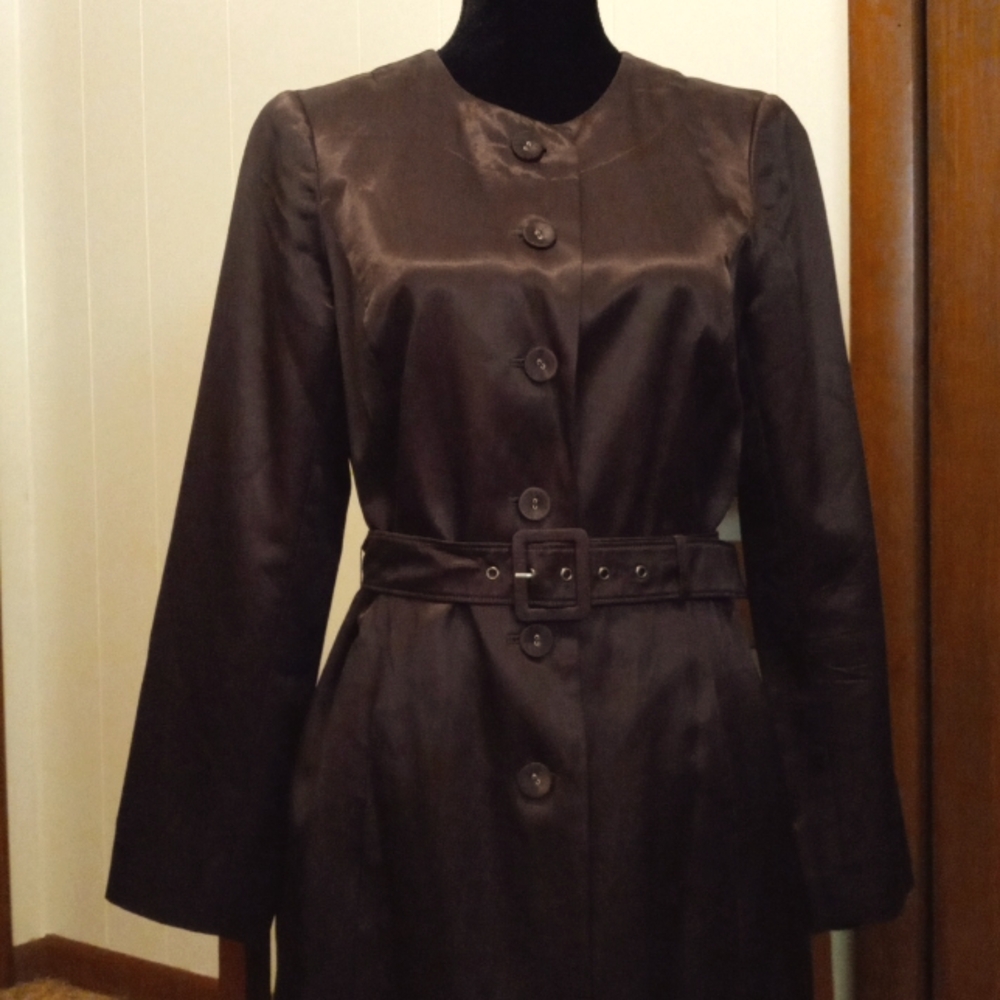 Sleek, brown coat by axcess